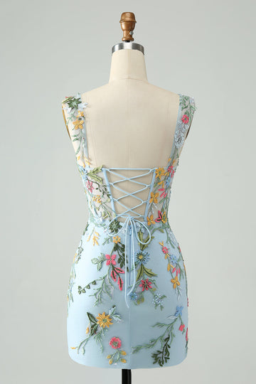 Vestido de cóctel corto bordado con tirantes finos ajustados y flores azules